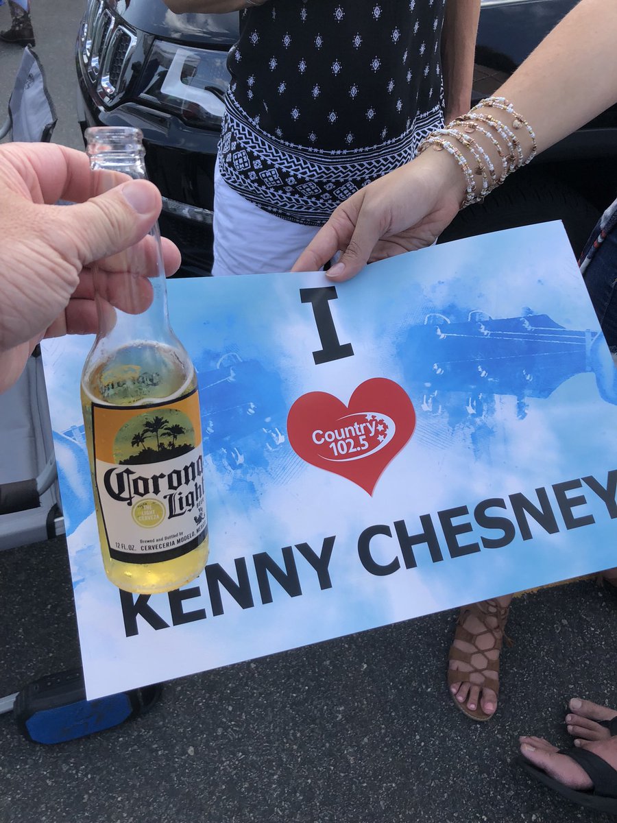 RudyPoulos5's tweet photo. ⁦@noshoesradio⁩ ⁦@noshoesnation⁩ ⁦@kennychesney⁩ #VirtualTailgateParty https://t.co/mBHV3xR1AH