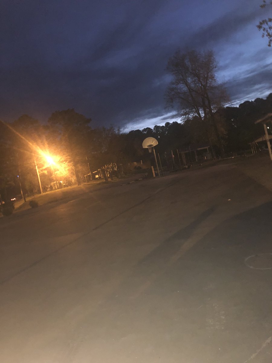 JaxonSanders3's tweet photo. I keep finding myself at this park on a hoop! Missing my feshman season a lot right now! 🏀❤️ https://t.co/PCmjhmuMrd