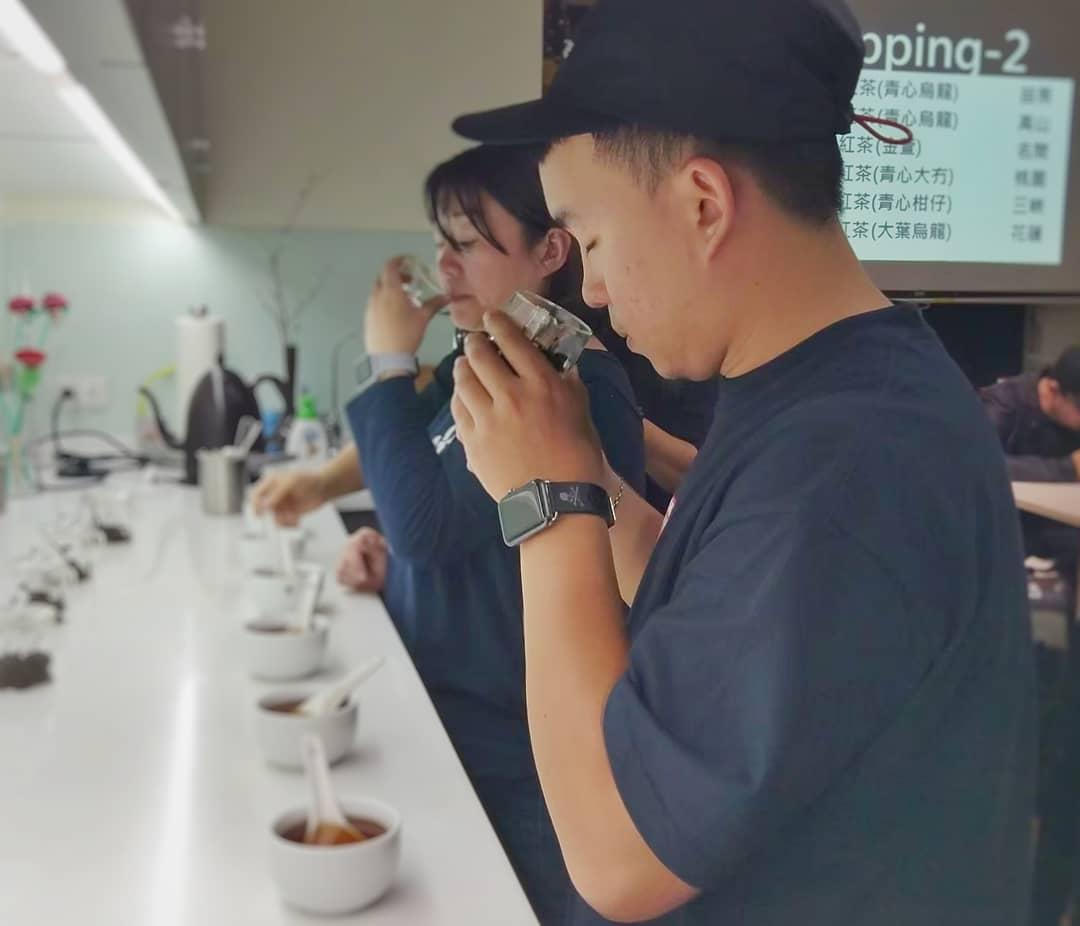 TeaTesterEK's tweet photo. 20th Taiwanese Black Tea Testing L1 in Taipei.
.
https://t.co/tOwVB8ZS8C
.
#dailyforteateser #oolongtea #tea #teatalk #teatime #teatesting #tealover #tealovers #tealove #teatalkacademy #teaparty #teatasting #teaoftheday #teaculture #teaceremony #taiwan #taiwantea #taiwanfood https://t.co/V3n1FoxRjD