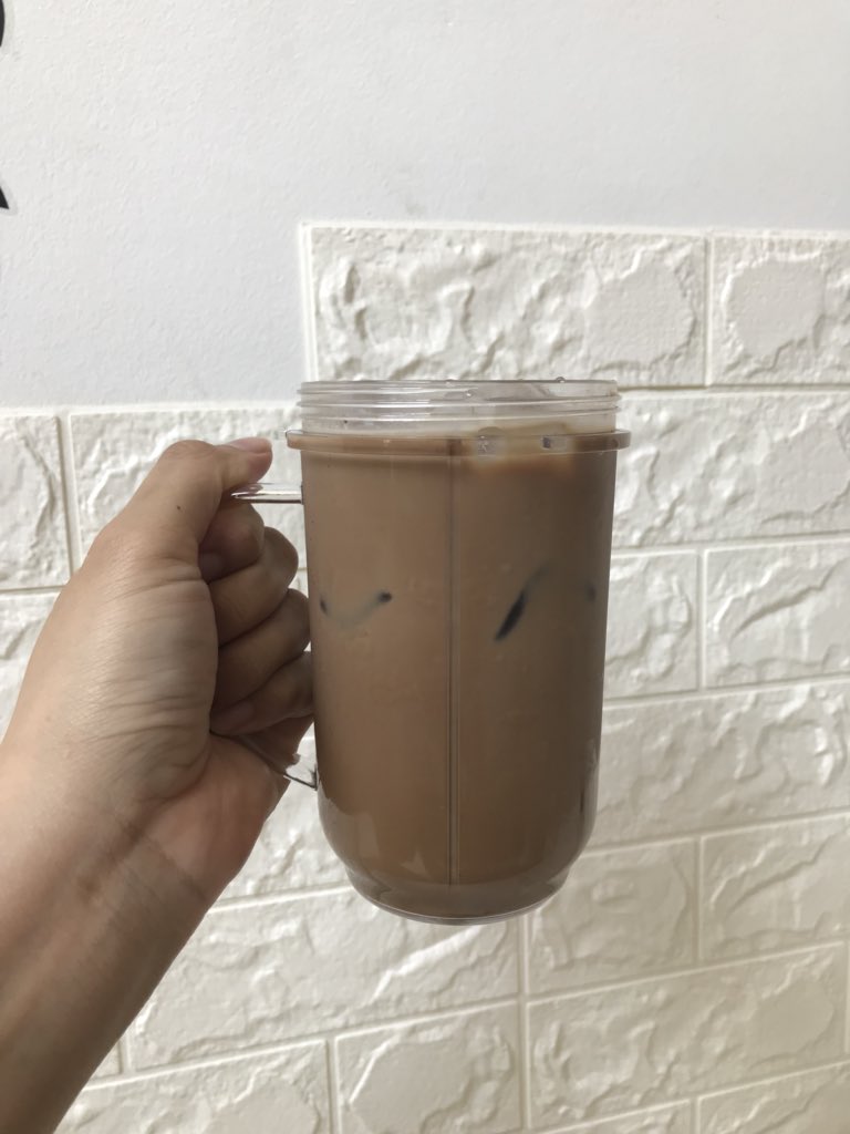 amaazmi's tweet photo. Rasa nak Starbucks tapi susah nak keluar &amp; malas nak order. So buat je sendiri.

1 packet Oldtown Hazelnut
1tsp Nescafe. Kalau suka pahit2 bole tambah lagi
2tbsp Milo. Kalau suka pekat &amp; manis boleh tambah lagi
100ml air panas
100ml air sejuk
100ml Full cream milk
Aissss https://t.co/1XGZzfu7cJ