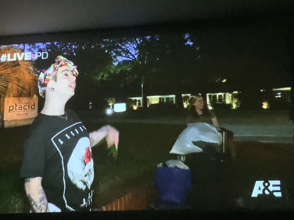 Palmetto_Inn's tweet photo. This headgear situation is on point

I like that she acts like she doesn’t usually look like this

#LivePD
#BadTatts
#YouGotAnOutfit https://t.co/lu1hFQTHHb