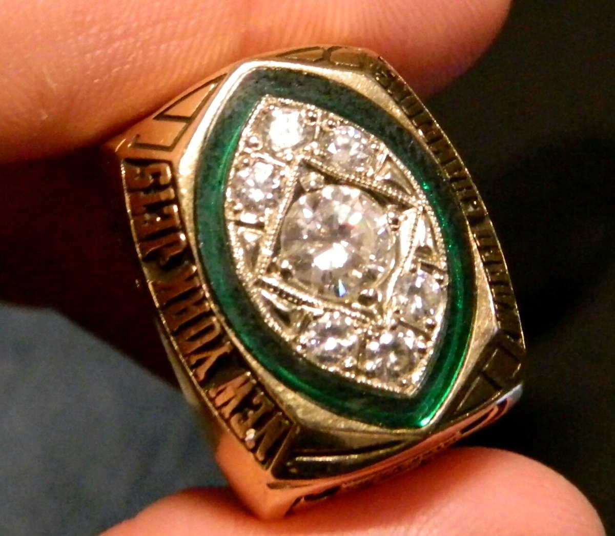 ronNcaphill's tweet photo. @woodypaige Absolutely my impression as well. Just such a nice guy, he even passed around his #SBIII ring to the audience (very large and menacing bodyguard was no more than 2 feet at all times ha). https://t.co/h3BW5AaXtN