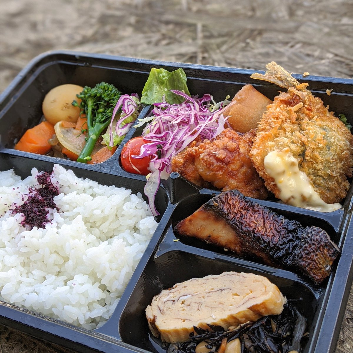 わんくろ 醍醐弁当500円 破壊力しかないぞよいい意味で 電話予約できるみたいだけどお店テンパってたんで直接来店のほうがよい 愛知 豊橋 テイクアウト