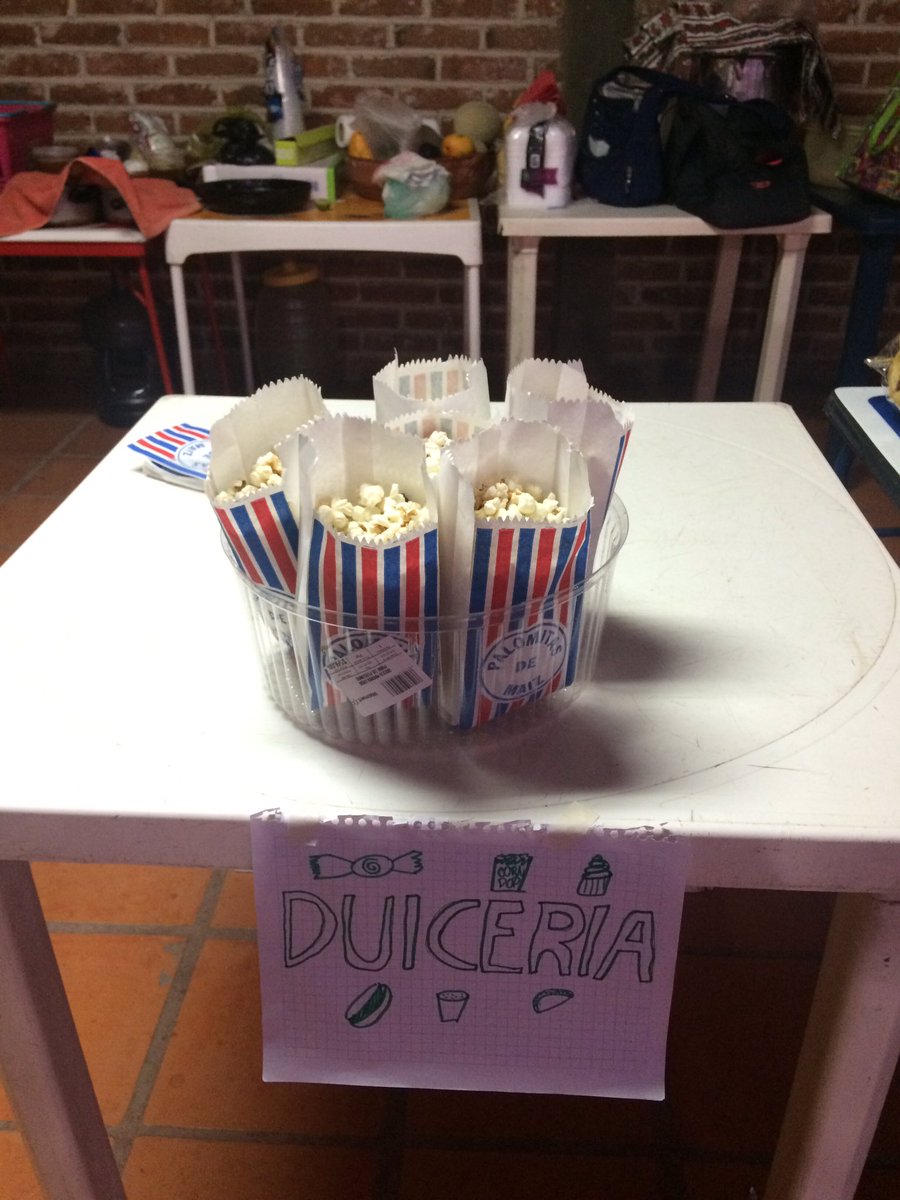 Rocygo94's tweet photo. Nada impide divertirse en esta cuarentena por eso improvisamos en el rancho con el ciri cinema @Cinepolis https://t.co/03VPOS7BbV