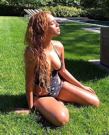 Nathan Fielder as Beyoncé (a thread) ✨