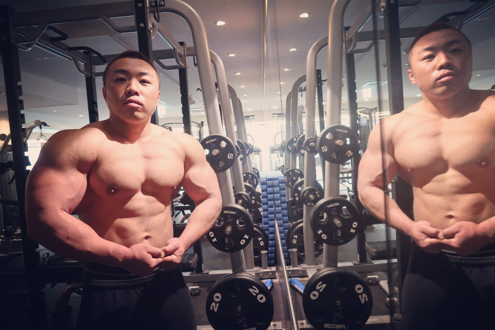 Haru だいーぶ盛れてます ジムの鏡はマジで盛れる 逆に家で見るとこれの半分に見えます 営業時間外に撮影しています T Co 8zd5puggxb Twitter