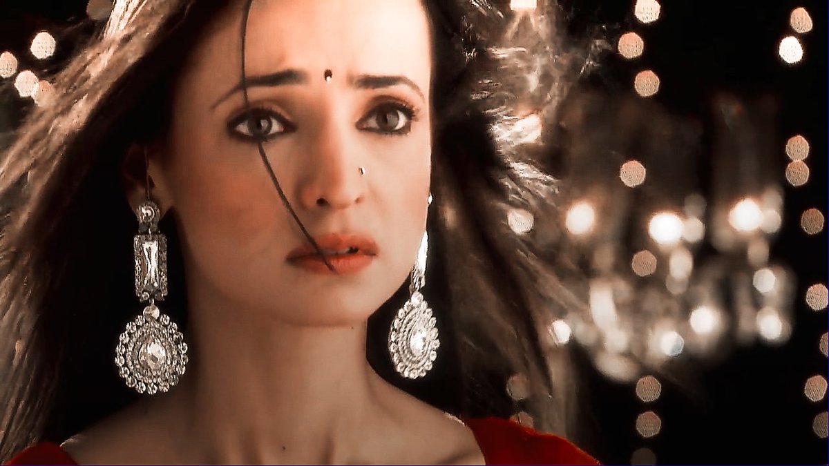 "Ek ladki ko dekha to aisa laga..Jaise khilta gulaabJaise shaayar ka khwaabJaise ujli kiranJaise van mein hiranJaise chaandni raatJaise naghme ki baatJaise mandir mein ho ek jalta Diya" These lines so apt for them  #Arshi  #RabbaVe  #IPKKND #SanayaIrani  #BarunSobti