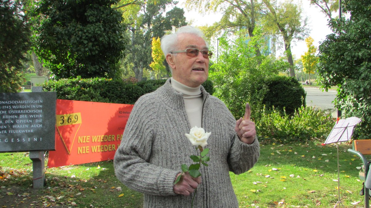 Tieftraurig. Richard Wadani ist gestern Abend verstorben. Richard, der unermüdliche Kämpfer für die Anerkennung der Rechte der Deserteure der Wehrmacht und aufrechter Antifaschist. Er war ein Freund und Lehrer. Meine Gedanken sind bei Linde, seiner Frau und seiner Familie.