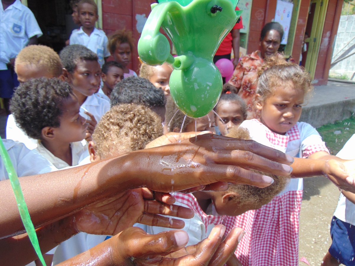 RotaryHHFH's tweet photo. @RotaryGemonaFC 🖐️🚰 #rotary #handwashing #behaviourchange project #handhygieneforhealth WATCH VIDEO https://t.co/uKEEDPh8e0 https://t.co/HtUOzsVYKT with #SPATAP Portable Tap making communities hygienic instantly https://t.co/7X3H0SlUB7  info@handhygieneforhealth.org #COVID19 https://t.co/DMHeInQFFM