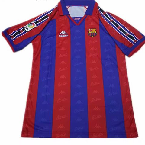 🎁👕 Otro de los regalos vendrá de parte de @CokeCalcio.  Se podrá escoger una camiseta del FC Barcelona de dentro de su catálogo.

Imprescindible:
▪️Seguir a @CokeCalcio 
▪️Dar RT a este Tweet antes del inicio del concurso
▪️Participar en el concurso y llegar a la final