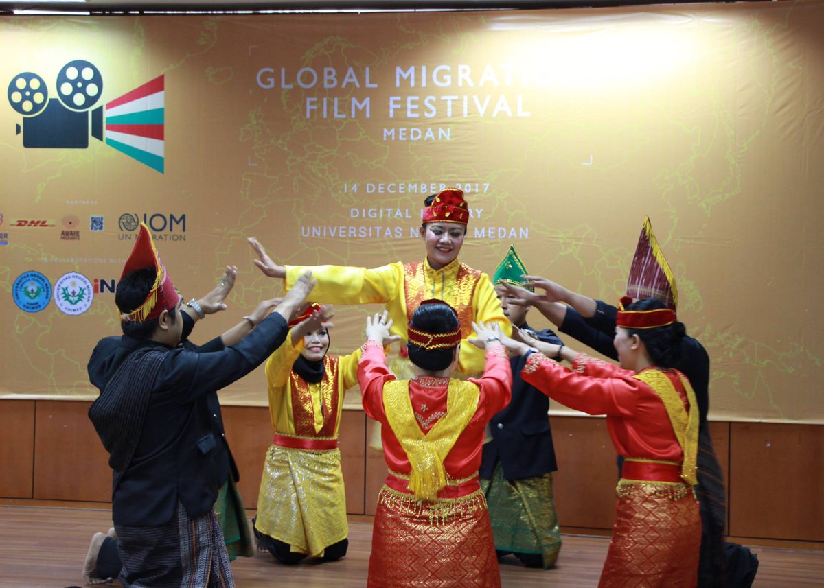 Looking for new things to learn during self-isolation 🧠💡? Tarian Nusantara, a dance based on various Indonesian dances, was choreographed and performed by IOM Indonesia staff at GMFF 2017 🌏. Get a taste of the culture, have fun and start moving!  🇮🇩 💃 bit.ly/2RQbszX