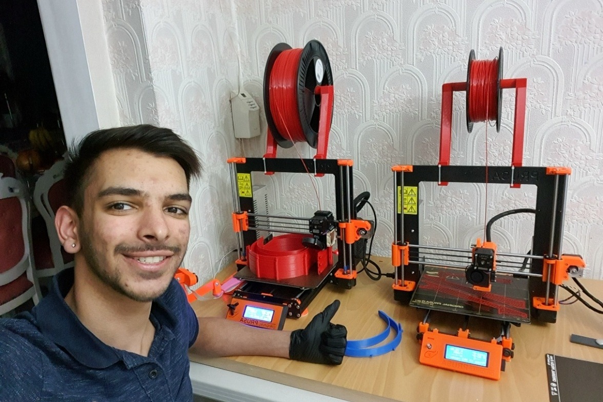 Want to know how we make face shields for #NHSworkers? Learn about the design and how we go about making them. 
makers4thenhs.com/faceshields
#PPE #Covid19