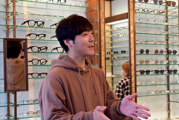 blincvase's tweet photo. ファッション性もありつつ、デイリーに掛けられる「ありそうでなかった」アイウエア「BLANC（ブラン)」。
BLANCがユーザーに届けたいこととは？デザインとディレクションを務める渡辺さんのお話を元に大解剖してみました。詳しくはブログをご覧ください→https://t.co/Rhgy22JVfY
#_blanc_ https://t.co/pvR38ZwURs