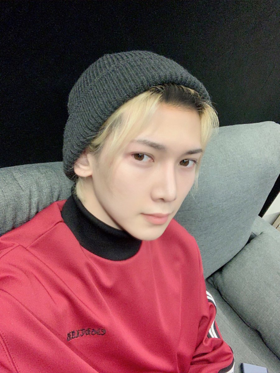 ATEEZofficial's tweet image. [#여상] 연습실 갔었던 여상이👍
#ATEEZ #에이티즈