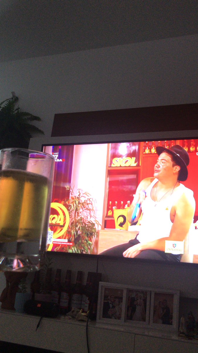 Hananyoliveira's tweet photo. #LiveDoSafadao eu tinha parado até de beber, mas essas músicas me obrigaram. https://t.co/bwJ7q8vxxh