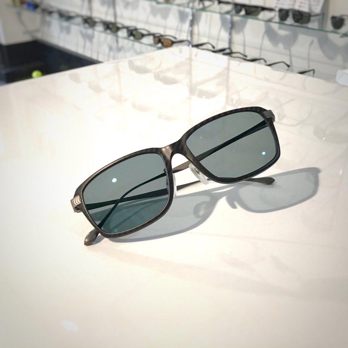 Eaudevie Osaka Talex 製ではあるものの フィッシング偏光グラスブランド Zeque でのみ取り扱いが許される マスターブルー カラー 海水との相性が抜群で アングラー に人気が高い 普段にもブルーカラーが爽やかで タレックス 偏光レンズ