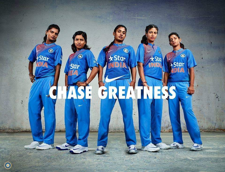 MithaliRaj03_fc's tweet photo. Throwback Picture Team  India 💙

@M_Raj03 https://t.co/biqhJom8gf