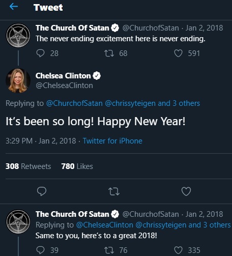 Pero aún mas interesante es que el primer tweet de año Nuevo de 2018 de la hija de los Clinton (Quien ha sido vista frecuentemente con una cruz invertida en su cuello) haya sido un tweet a la iglesia satánica.