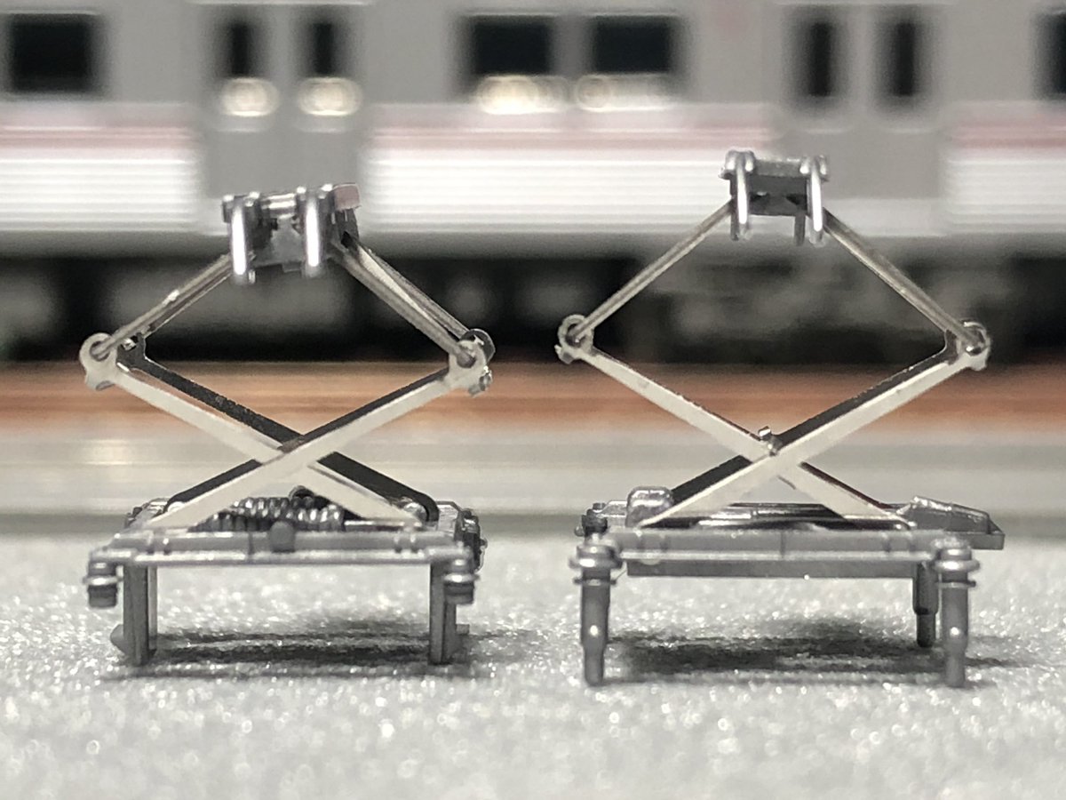 パンタグラフのひと工夫。 TOMIXのPT4811N(0258)は枠の大きさが小さく