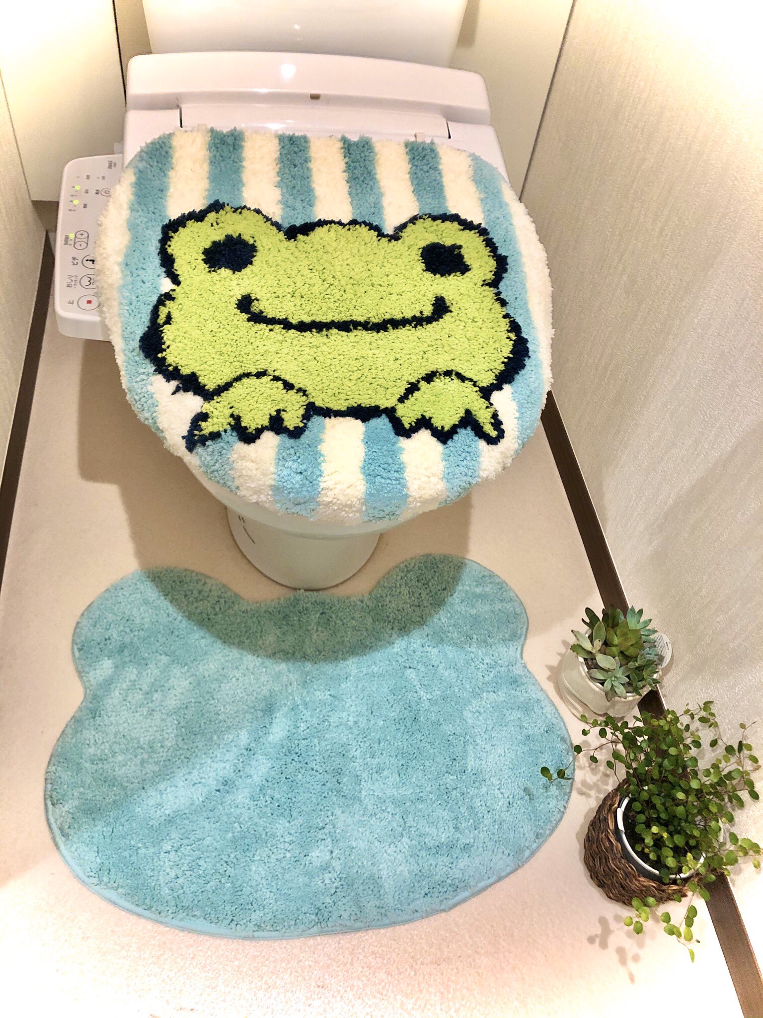 株式会社 飛馬日本 トイレでもピクルス と一緒 中の人からご紹介 マルチマットと同素材のトイレカバーとマットがセットになった新商品 トイレの中も明るく華やかになっちゃいますよ ずっとトイレに居たくなってしまう 可愛 株式会社 飛馬日本 トイレでもピクルス と一緒 中の人からご紹介 マルチマットと同素材のトイレカバーとマットがセットになった新商品 トイレの中も明るく華やかになっちゃいますよ ずっとトイレに居たくなってしまう 可愛