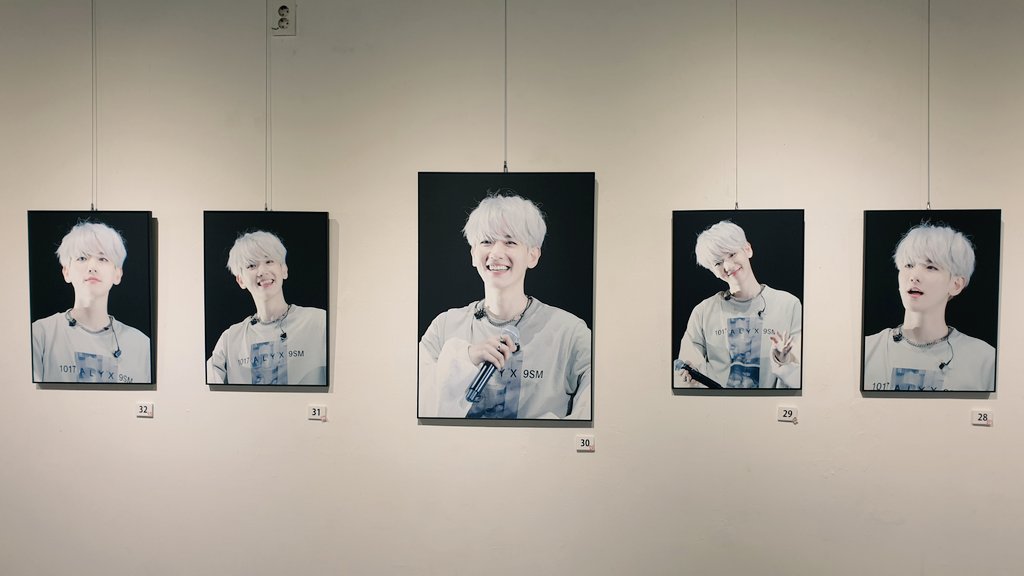 LARani0412's tweet photo. 𝐝𝐞𝐯𝐨𝐮𝐭.
#devout2020
너무~ 예쁜~ 백현이들로 가득했던 전시회❤
가장 맘에 예쁘다고 생각한 하얀머리 존!! https://t.co/yVhvNkPJiw