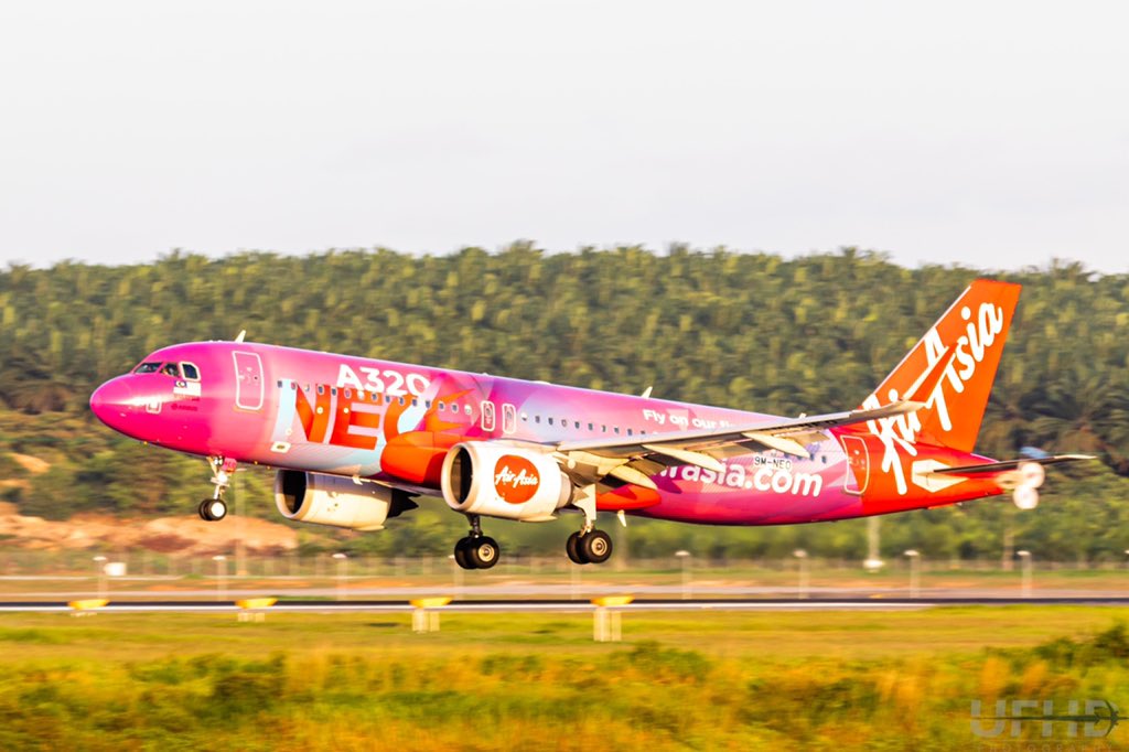 UnitedFlyerHD's tweet photo. AirAsia A320neo (9M-NEO) arriving on Kuala Lumpur KUL/WMKK 32L.
#avgeek #airbus #airbus320 #airbus320neo #9mneo #airasia https://t.co/jCpaxKbiRo