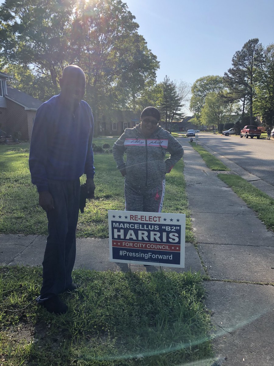 MLHarrisIII's tweet photo. Nothing like the support from your parents! #PressingForward2020 https://t.co/V4L1hvuePT