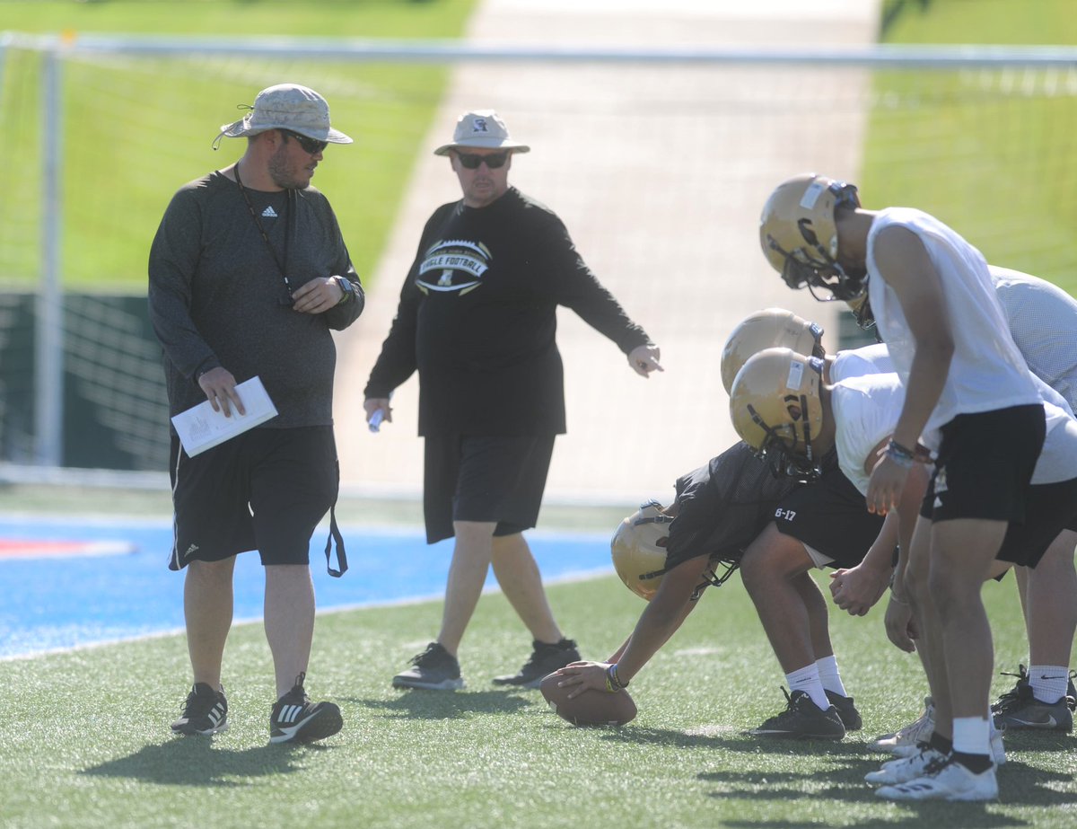 CoachMartinez71's tweet photo. The greatest OLine coach in all the land, @CoachTMartinez. #NationalLinemanAppreciationDay https://t.co/WPfR6iSAar