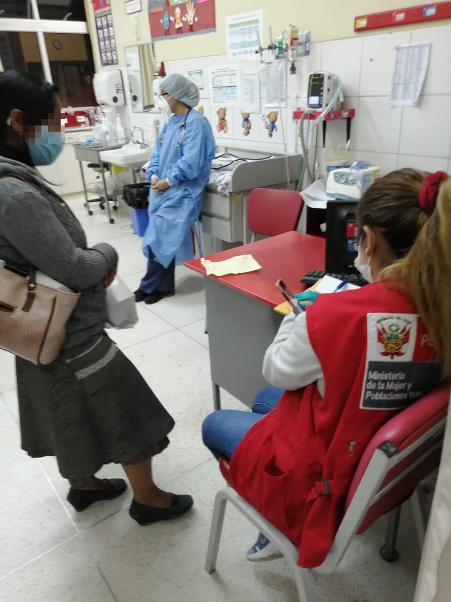 MimpPeru's tweet photo. Nuestro equipo de la Unidad de Protección Especial se encuentra junto a Arthur y su familia, en el Hospital Regional de #Cajamarca, velando por su bienestar. Nos mantendremos a su lado, brindando toda la atención y el apoyo que necesitan. ¡Vamos a verlos nuevamente sonreír! https://t.co/nxBKZ6cFd3
