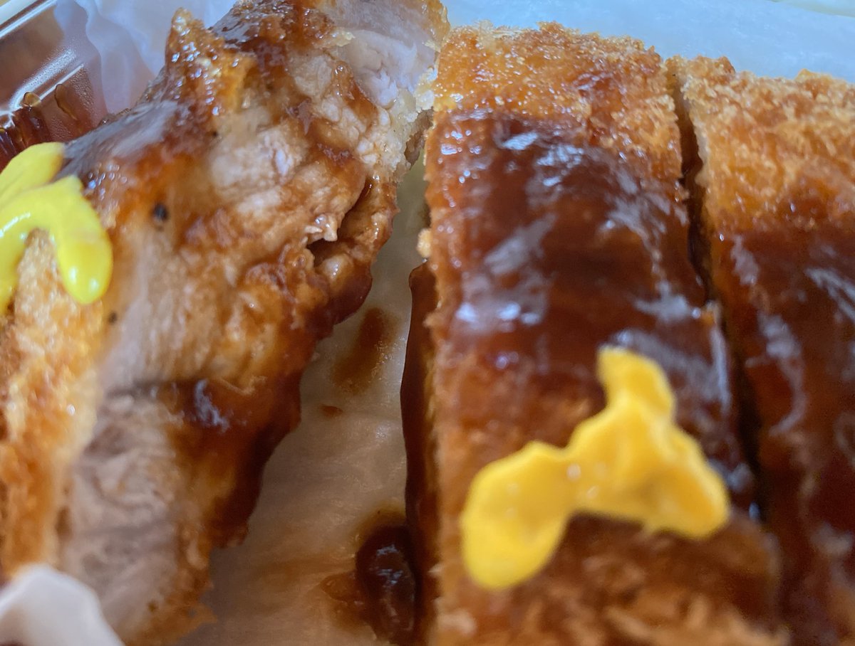 ポケットに愛川 愛川町シティプロモーション 愛甲テイクアウト大作戦 参加店舗の 中津の かつ心 ロースカツを テイクアウト 事前に電話で注文と到着時間を伝え 到着して声をかけると すぐ受け取れました ボリュームたっぷり ウマイです