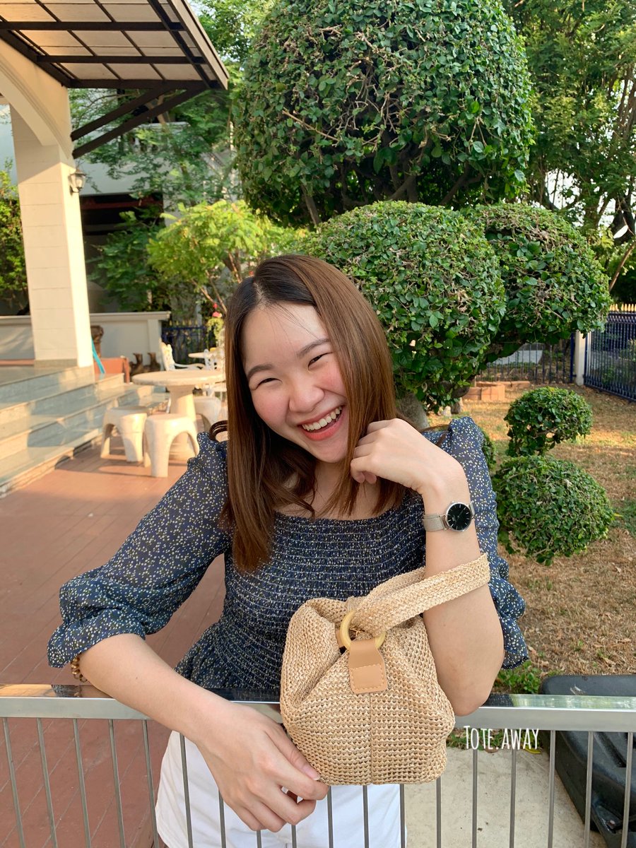 toteawaybkk's tweet photo. เปิดพรีจ้าาาาาาา ใครสนใจบ้างงง🙌🏻 บอกเลยว่านางดีมาก ผ้าถักสวยไม่แข็ง ด้านในมาพร้อมซับในอีก1ชั้น สะพายได้ถึง2แบบฟินๆ อยากเอานางไปทะเลแล้วว ตอนนี้ก็จองที่พักวนไป คิคิ #ของดีต้องบอกต่อ ราคานางเบาๆจ้าา #350B #ส่งฟรี นะงับบ ใครสนใจพรีพิมพ์ “สนใจ” ไว้ในเม้นได้เลยยย https://t.co/UdWs7nPPwH