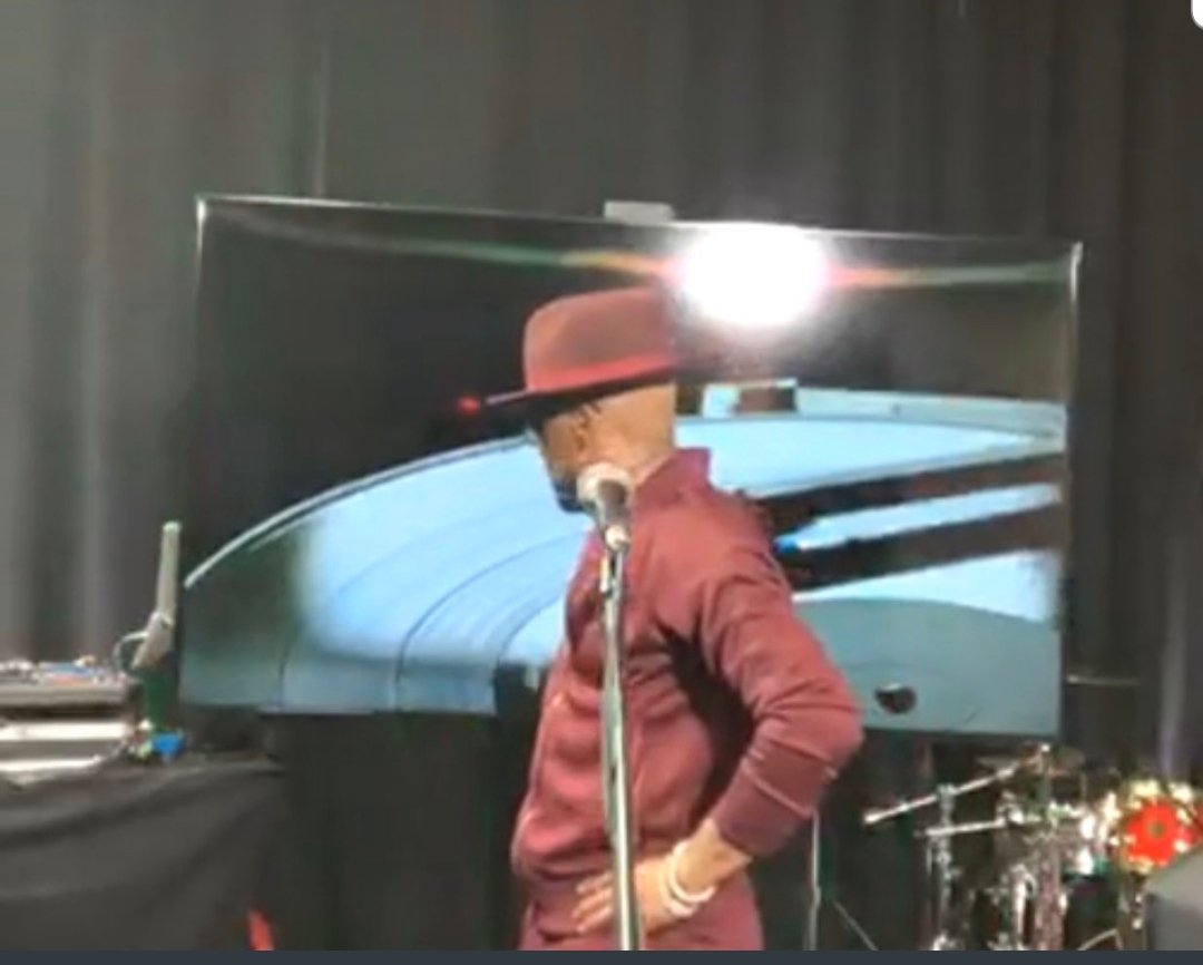 whatnext2's tweet photo. Teddy: Face turn your mic down or mute it

Teddy: good, they say the echo is gone.

Babyface: I did absolutely nothing, I didn't touch a thing.

I nearly died 🤣🤣🤣🤣🤣🤣
#TeddyvsBabyface https://t.co/DK6VzUYTSv