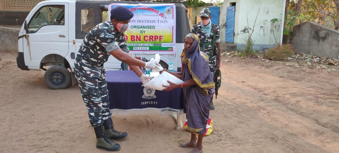 39BNCRPF's tweet photo. Yesterday as a part of CAP-2020,
F/39 , distributed 190 kg Rice &amp; 46 kg dal to tribal people of Thuppakulagudem, Lakshmipuram, Gangagudem, kanniegudem and Rajannapeta Villages of Kannaie gudem Mandal, Mulugu Distt, Telangana state. https://t.co/ii5TiI9wKg