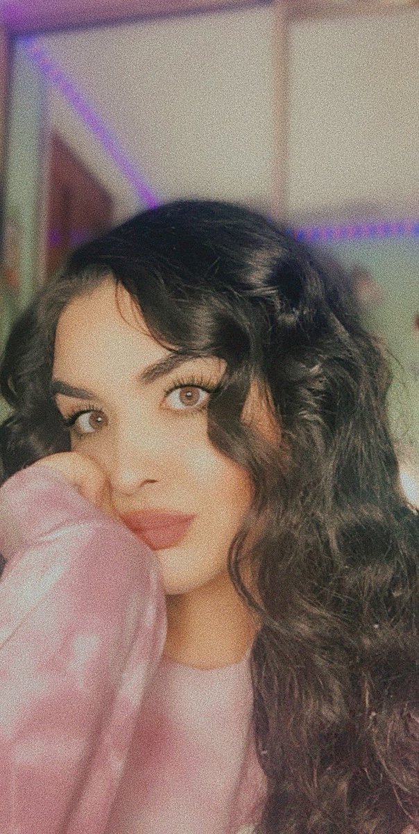 sheslexa's tweet photo. Imma start wearing my hair more like this from now on 🪐 https://t.co/CyxDye2M1C
