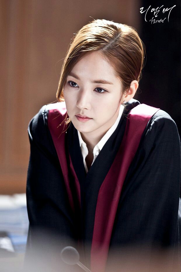  #ParkMinYoung-- I think she is really versatile. She can be tough a moment and weak in a flash. Quality transformation without damaging the acting process. High class queen! 