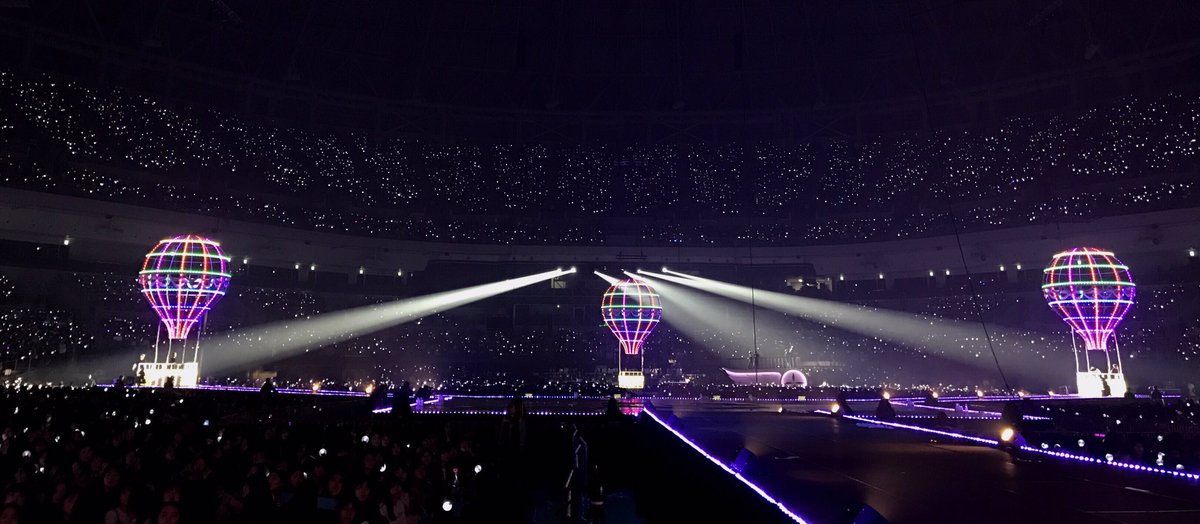 kim94km's tweet photo. Otro día más de concierto 😭
So beautiful

#BangBangConParty
#BANGBANGCON_D2 https://t.co/6sL9SQBrOR
