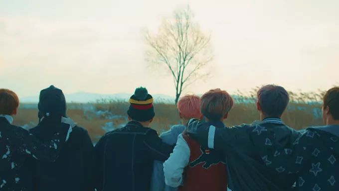 kim94km's tweet photo. Búsquedas en tiempo real en MelOn 

#3. 둘! 셋!
#7. Spring Day 👑
#10. 2!3!

#BANGBANGCON_D2 https://t.co/KtrzMYGnm0
