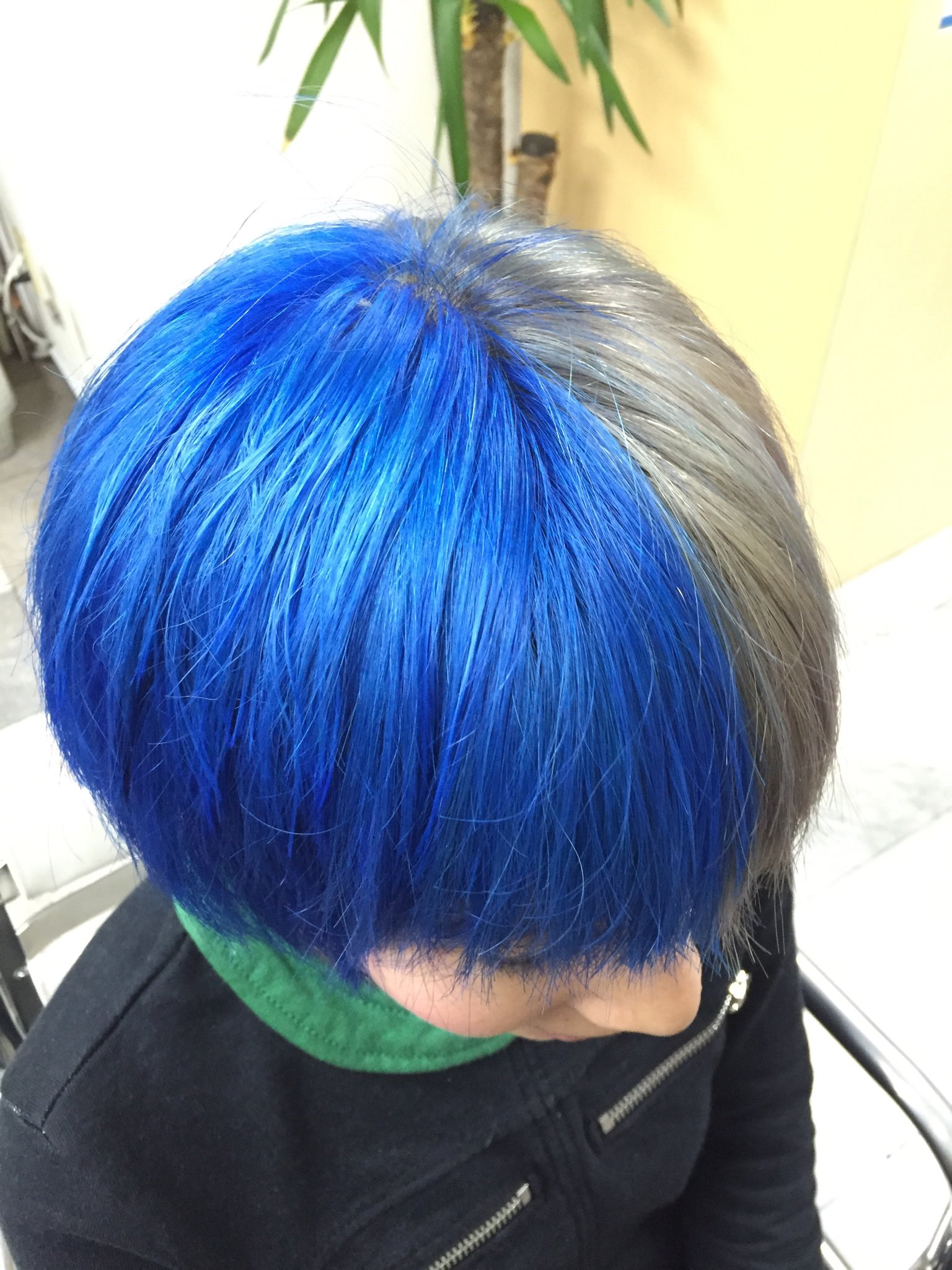 ストロベリーロックス 赤羽カラー専門店 本日のヘアカラー インナーカラー って実は上下の ツートンカラー だったりするんだけど 左右でガッツリ分けたツートンもいいよね 休業中 だけの 派手髪チャレンジ のお客様増えてます 気分 ストロベリーロックス 赤羽カラー専門店 本日のヘアカラー インナーカラー って実は上下の ツートンカラー だったりするんだけど 左右でガッツリ分けたツートンもいいよね 休業中 だけの 派手髪チャレンジ のお客様増えてます 気分