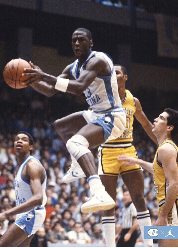 JonariJohnson3's tweet photo. Was mad confused as to why bro ain’t have any J’s on https://t.co/BH5VauWByA