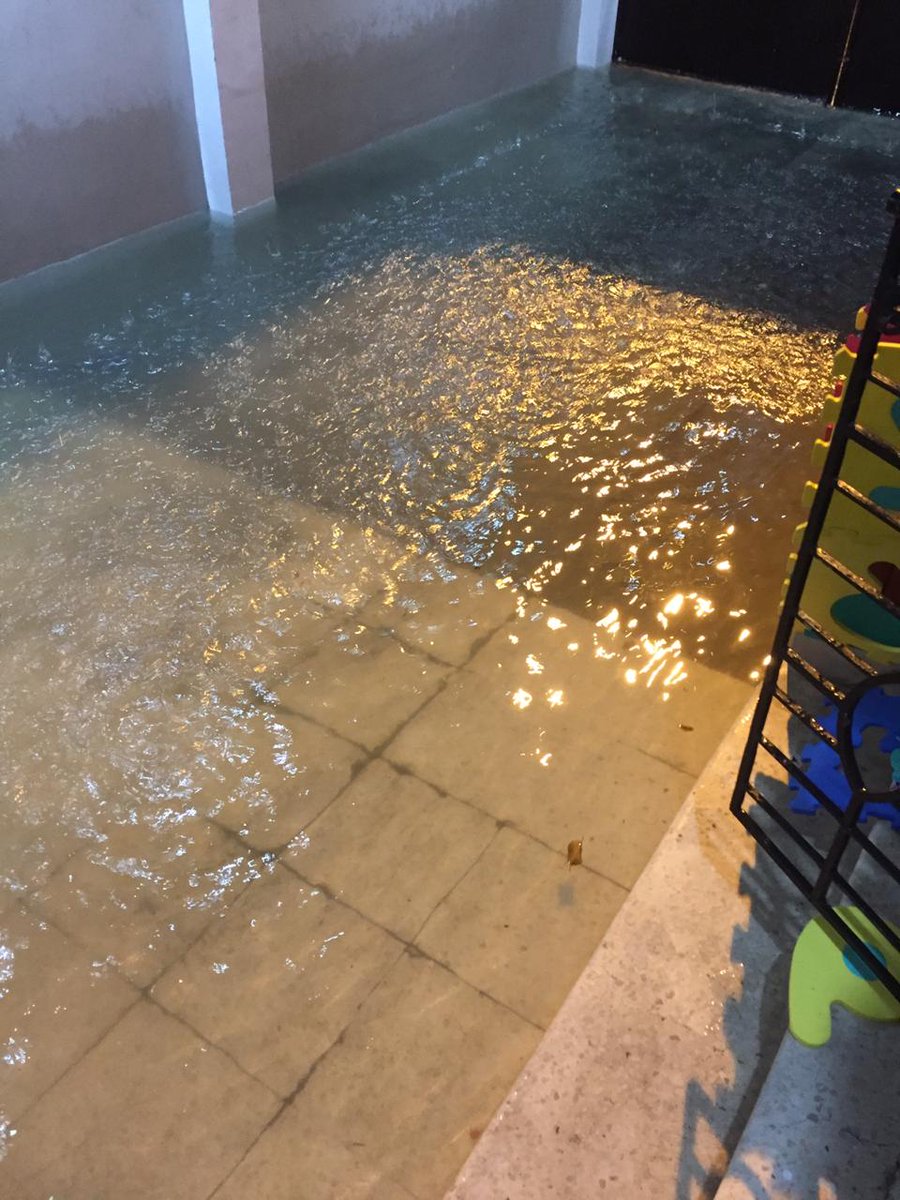 cesarodr88's tweet photo. Es inaudito como en 35 años de la ciudadela Alborada X etapa, existan aún estos problemas. Esperamos su pronta atención @interagua @alcaldiagye @cynthiaviteri https://t.co/qppgYQCruH