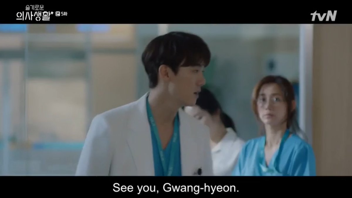 Dr Jang went after the abuser but Dr Bae got the compliment. Dr. Jang is reckless & Dr Bae follow the protocol.We can see here that Jeongwon is cold to Dr Jang bcoz he also been worried deep inside. Dr Jang - ResidentDr Bae - Fellow #HospitalPlaylist