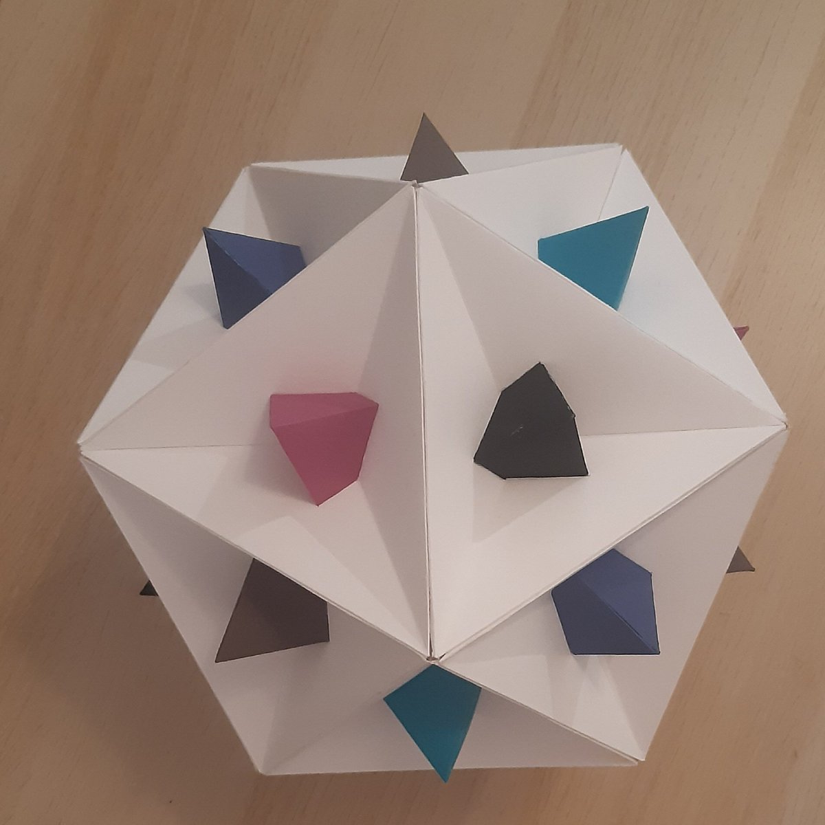 polyharrisson's tweet photo. Sunday #stellation: compound of great dodecahedron and 5 tetrahedra. A stellation of the great icosidodecahedron and a faceted rhombic triacontahedron. 12 pentagons, 20 triangles. https://t.co/KUL99h8WoT