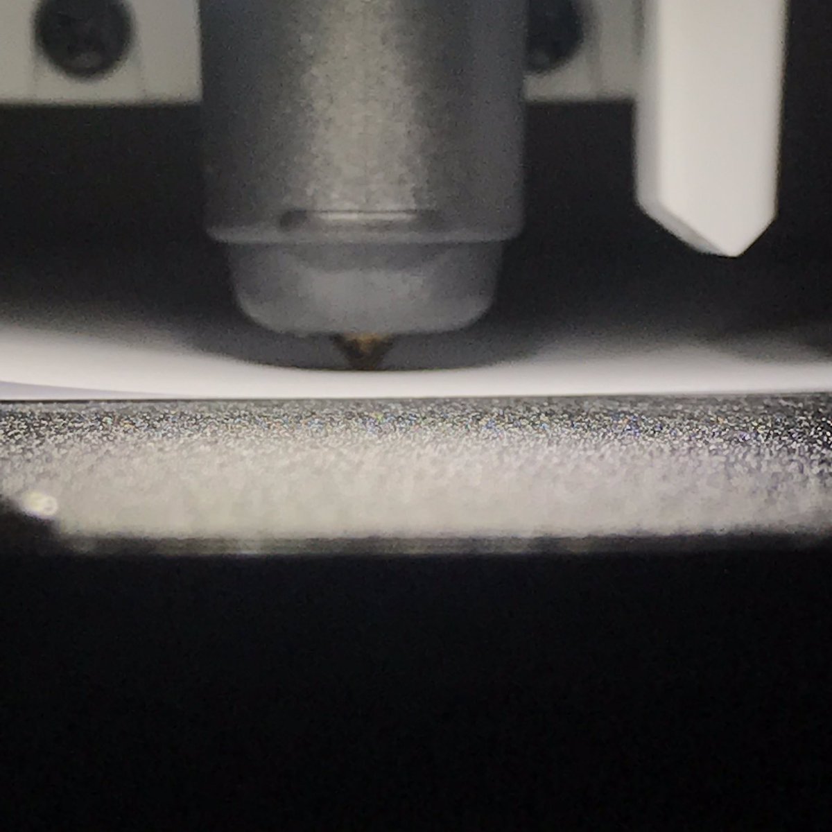 Flashforge Japan 横から見たコピー用紙紙2枚分 約0 18mm の隙間ができたところ この距離が遠い分には一層目を見て調整のリトライをするだけで済みますが 距離が近いすぎるまたは密着しているとフィラメントの逆流が起こるので要注意です 目指せ Flashforge Japan 横から見たコピー用紙紙2枚分 約0 18mm の隙間ができたところ この距離が遠い分には一層目を見て調整のリトライをするだけで済みますが 距離が近いすぎるまたは密着しているとフィラメントの逆流が起こるので要注意です 目指せ
