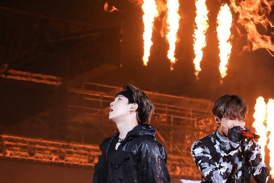 jeonlining's tweet photo. THE HOLY TRINITY https://t.co/xYhY0Nfm25
