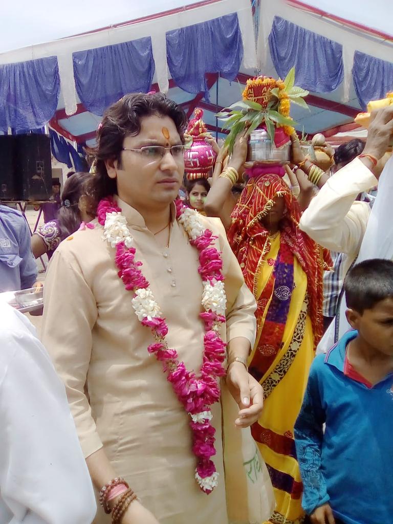 bftindiaorg's tweet photo. #स्वागत अपने नये सदस्य का
आचार्य पंडित श्री पवन बिहारी शरण जी उर्फ दाऊजी महाराज वृंदावन मथुरा धाम उत्तर प्रदेश से हैं। बाल्यकाल से ही भागवत कथा एवं राम कथा में आपकी रुचि रही है। 2010 से आप कथा कर रहे है। आप सामान्यतः 7 दिनों की कथा करते हैं। आप 33 दिनों की कथा भी कर चुके हैं। https://t.co/ewFywC1W53