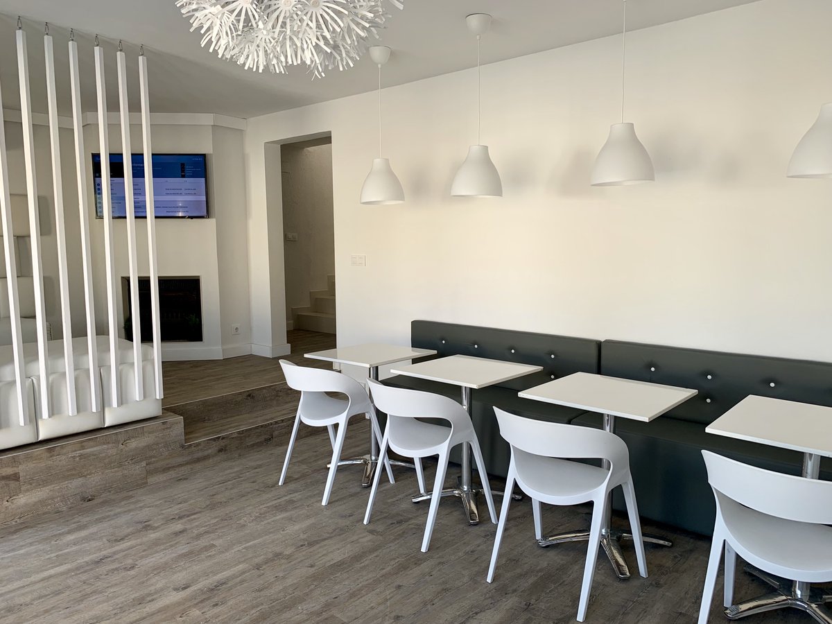Presentacion de Villa Esmeralda.
Villa para 8 personas, Recien renovada, con aire acondicionado en todas las estancias, Perfectamente equipada. Estilo minimalista. Considerada la mas exclusiva. Para mas informacion 633541515