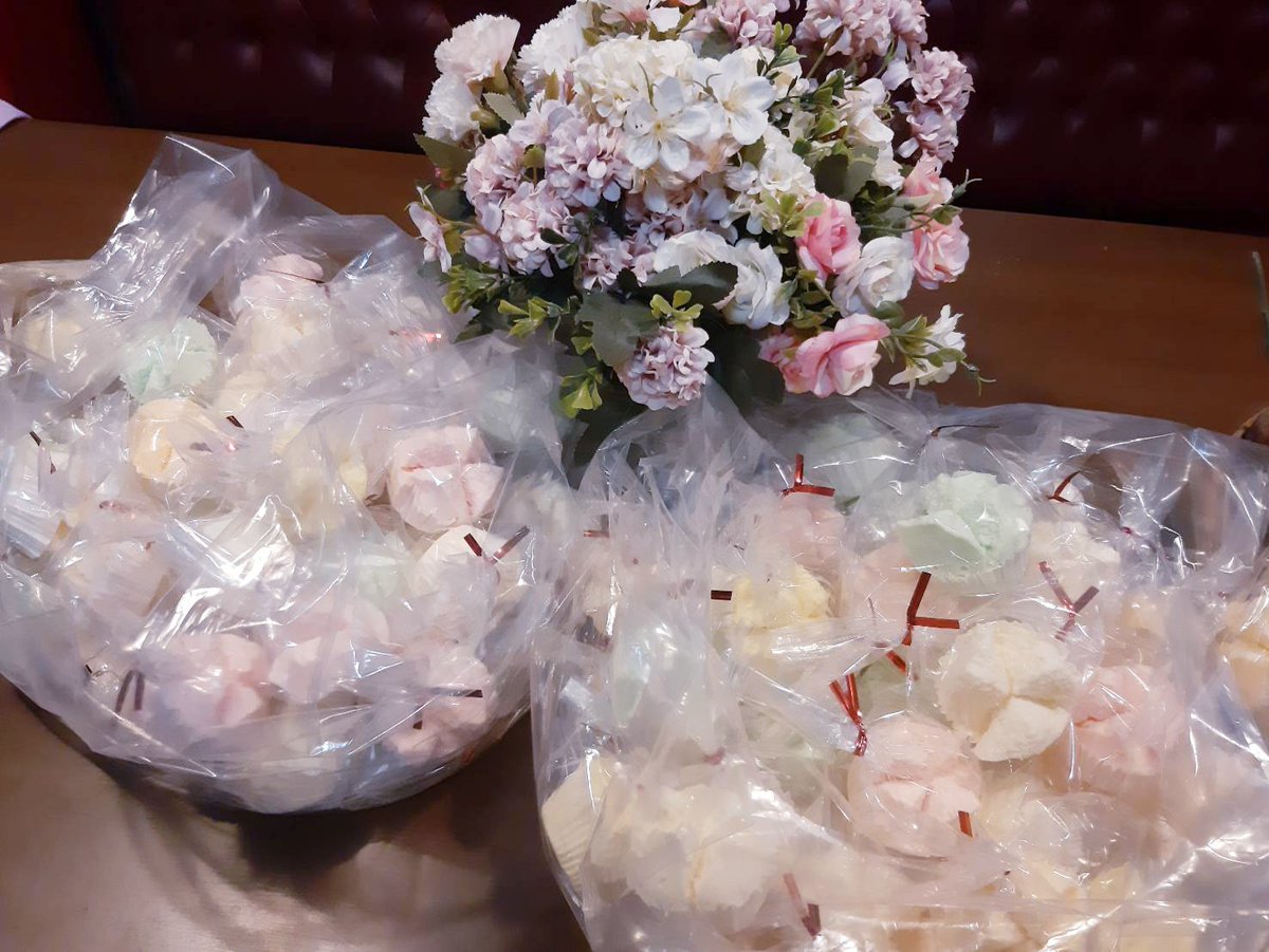 kaocome's tweet photo. ขอบคุณคุณลูกค้าที่ให้ข้าวคำ หนมคำ ได้ร่วมเป็นส่วนหนึ่งในการให้ก���ลังใจเจ้าหน้าที่ คุณหมอ คุณพยาบาลในการทำหน้าที่ท่ามกลางภาวะวิกฤตเช่นนี้ค่ะ :) https://t.co/TFTHZu8v1P