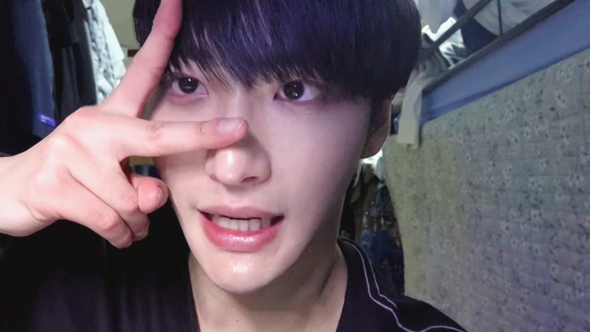 Seonghwa& #39;s pictures that i have on my gallery ; a thread; cause i miss him so much and he won& #39;t post