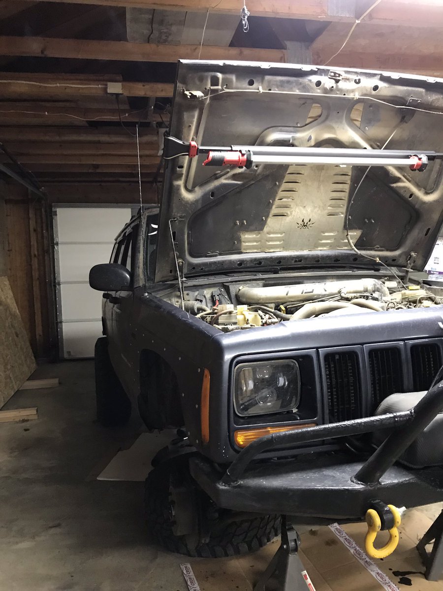 CherokeeTrails's tweet photo. Giving her some much needed and overdo love and attention this weekend. Shoutout to @MilwaukeeTool  for this amazing under the hood light. #jeep #jeeplife #JeepCherokee https://t.co/FZav1gFzKS