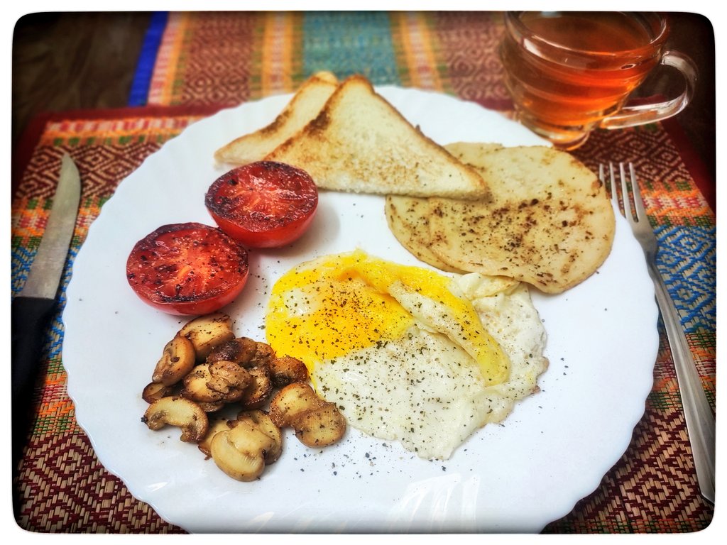 Day 26/42 of  #JogaInLockdown Productive Sunday so far... Grocery, washing, cleaning and all that jazz done... And Sundays, some Sundays need special breakfasts for sure... So English breakfast craving taken care of!!  #jogacooks *Chicken salami replaced sausages